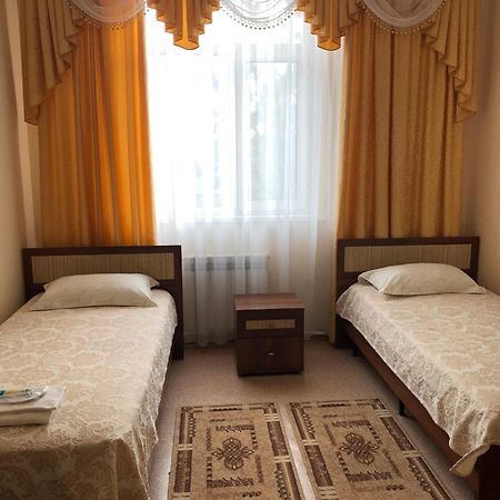 Mirage Hotel Qostanaj Buitenkant foto