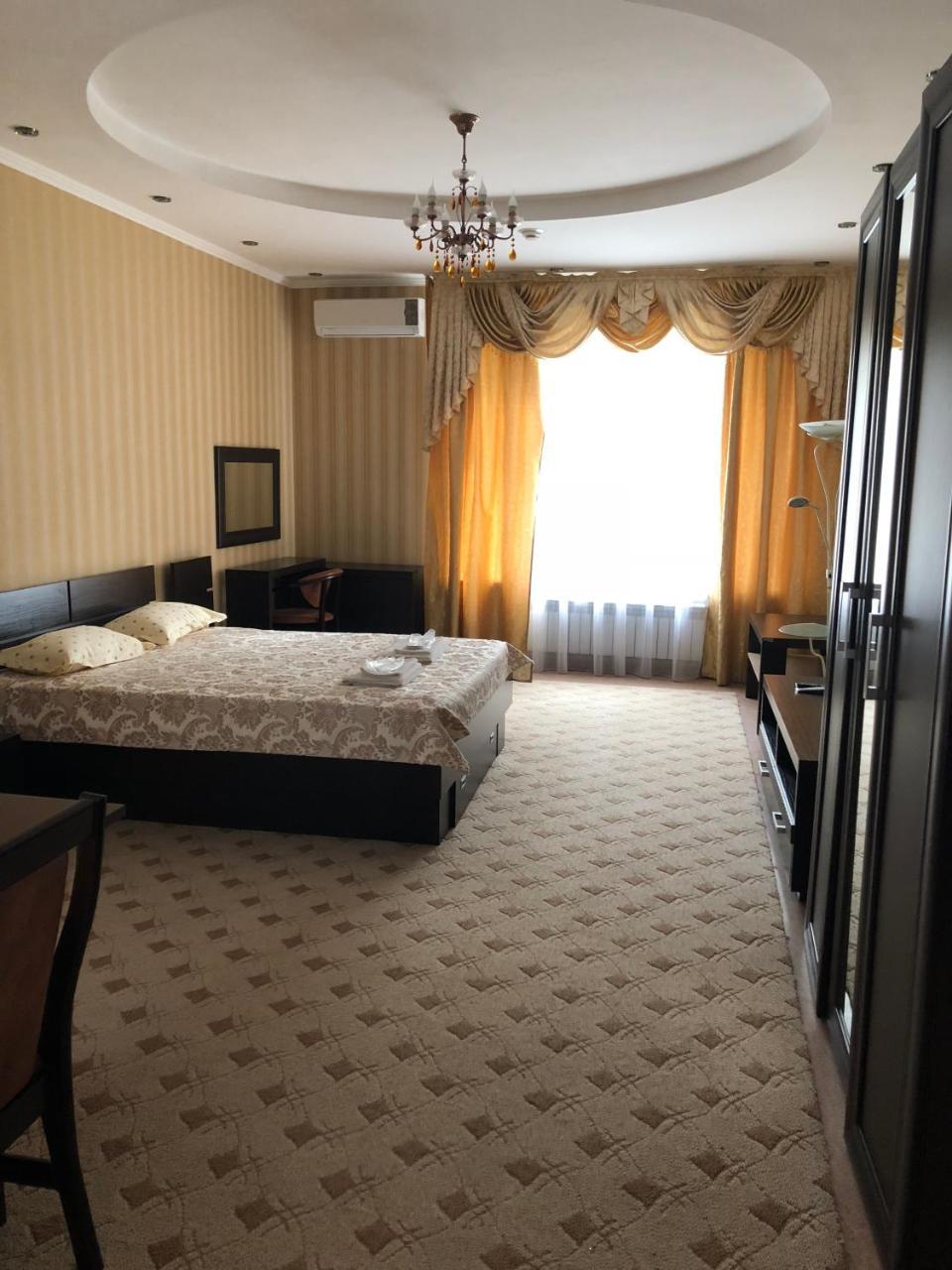 Mirage Hotel Qostanaj Buitenkant foto