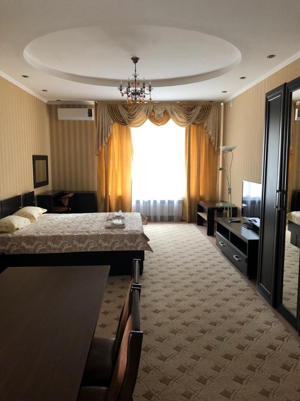 Mirage Hotel Qostanaj Buitenkant foto