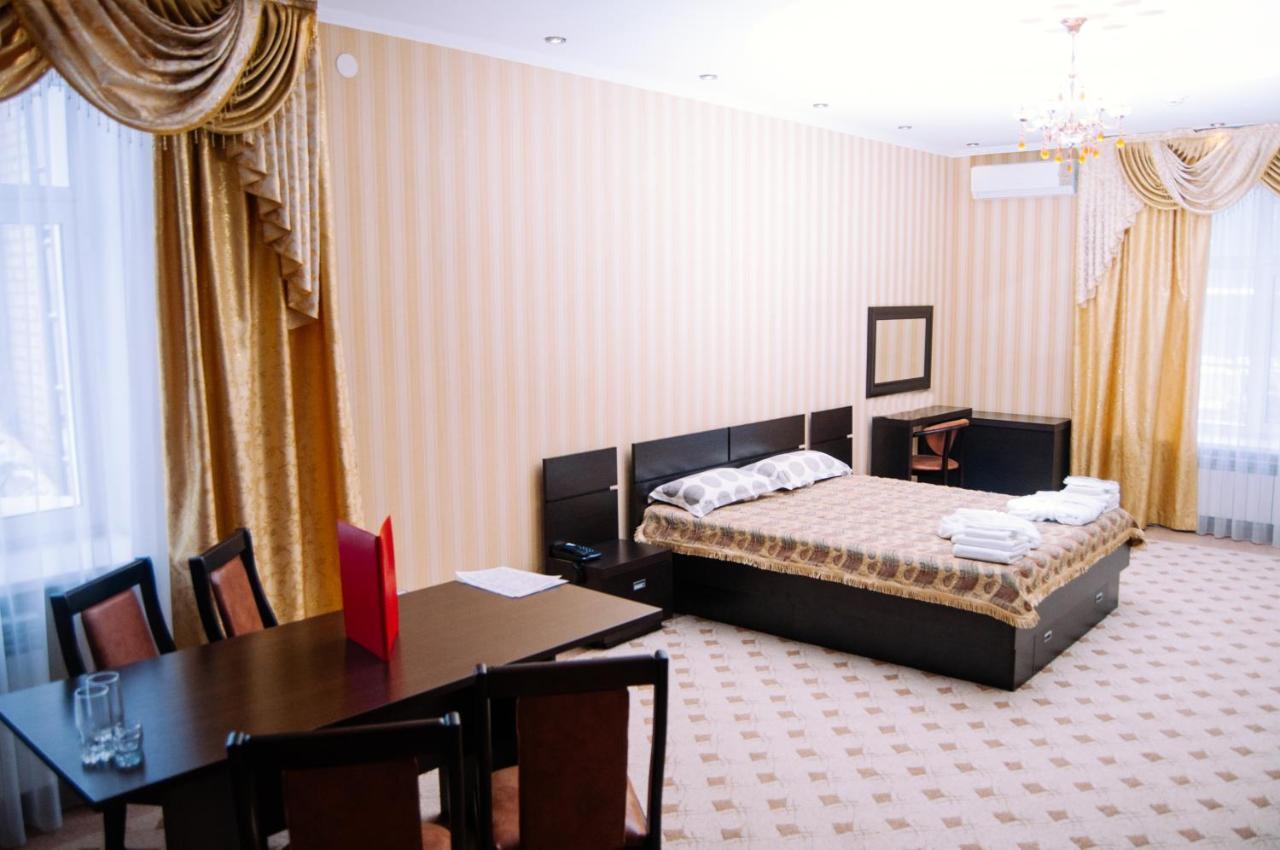 Mirage Hotel Qostanaj Buitenkant foto