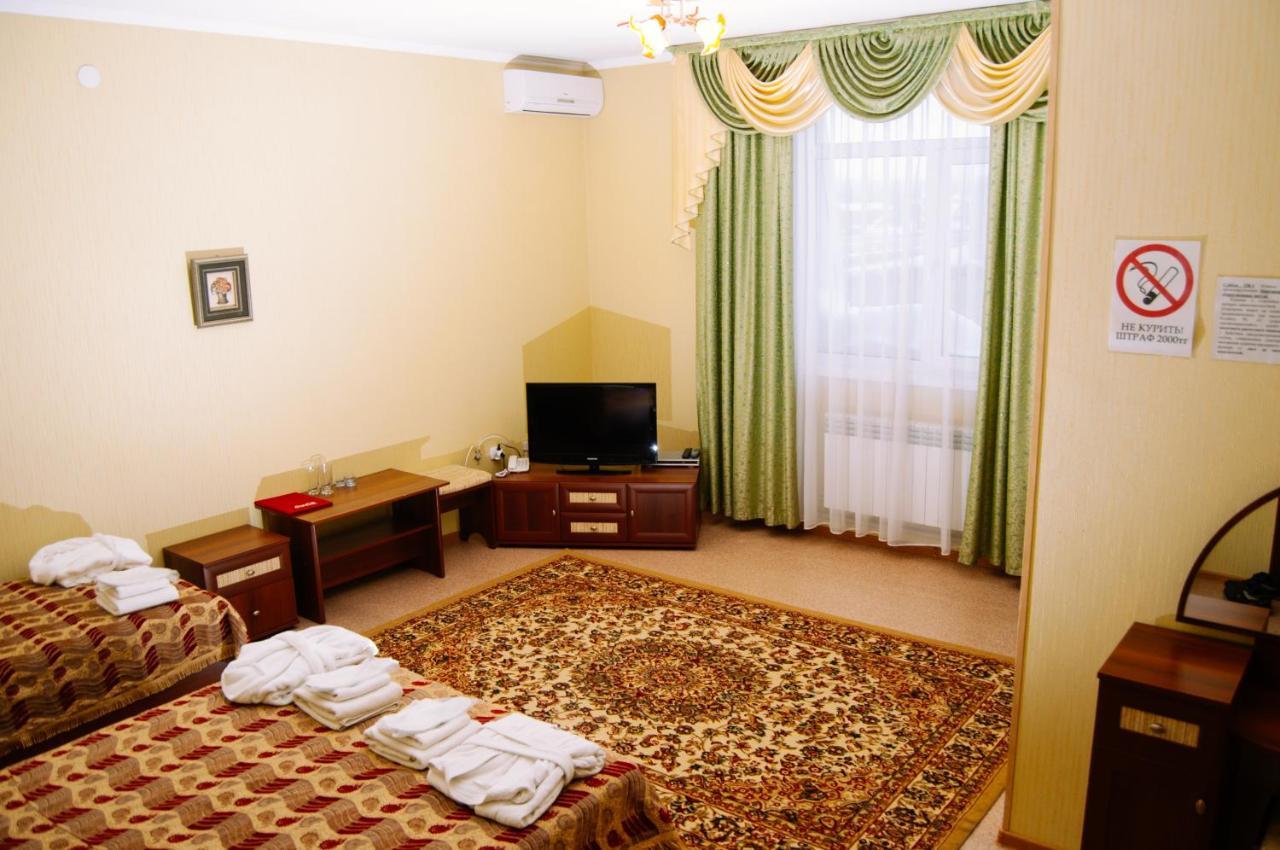 Mirage Hotel Qostanaj Buitenkant foto