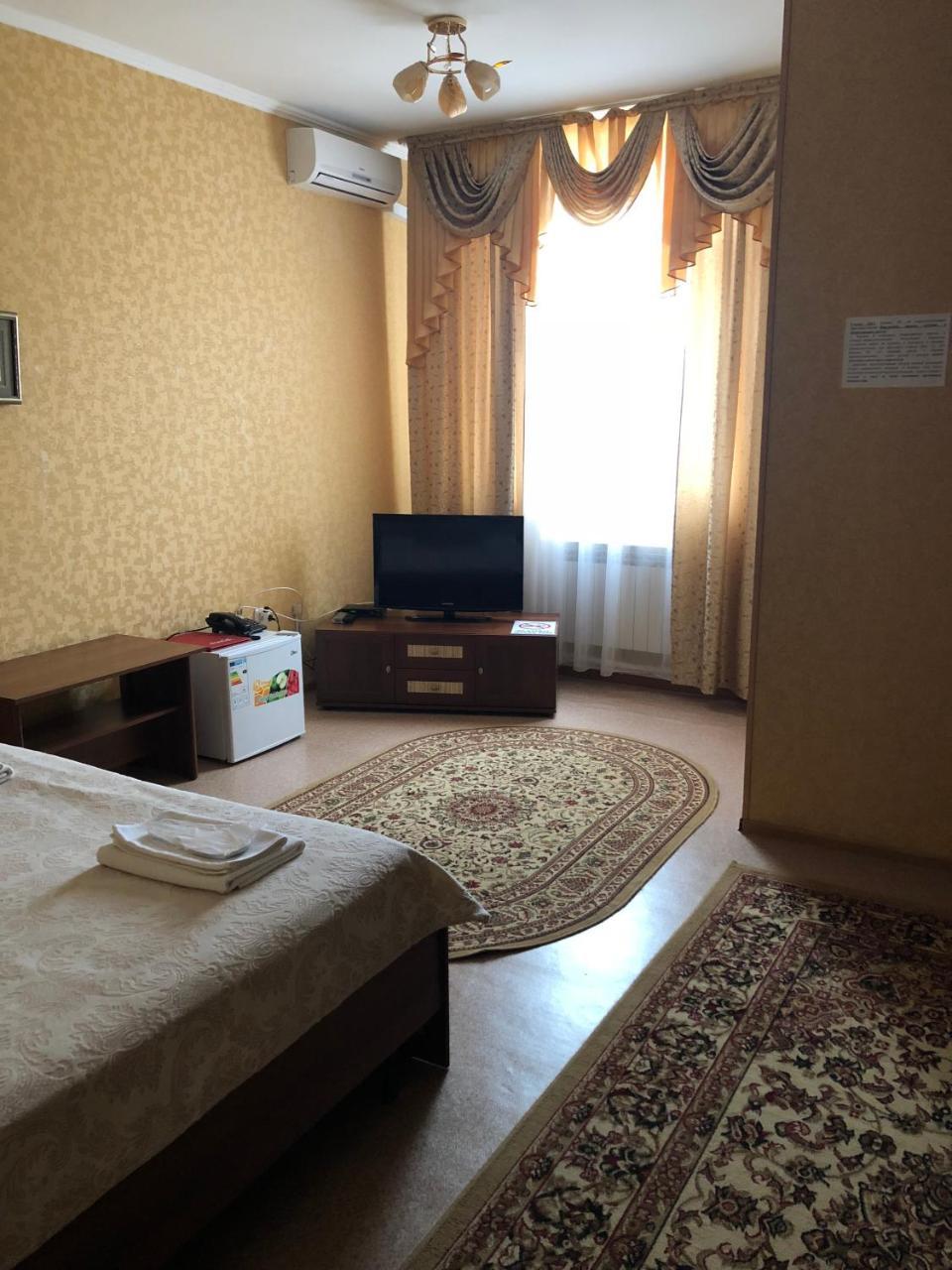 Mirage Hotel Qostanaj Buitenkant foto