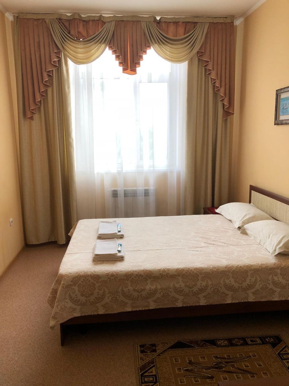 Mirage Hotel Qostanaj Buitenkant foto