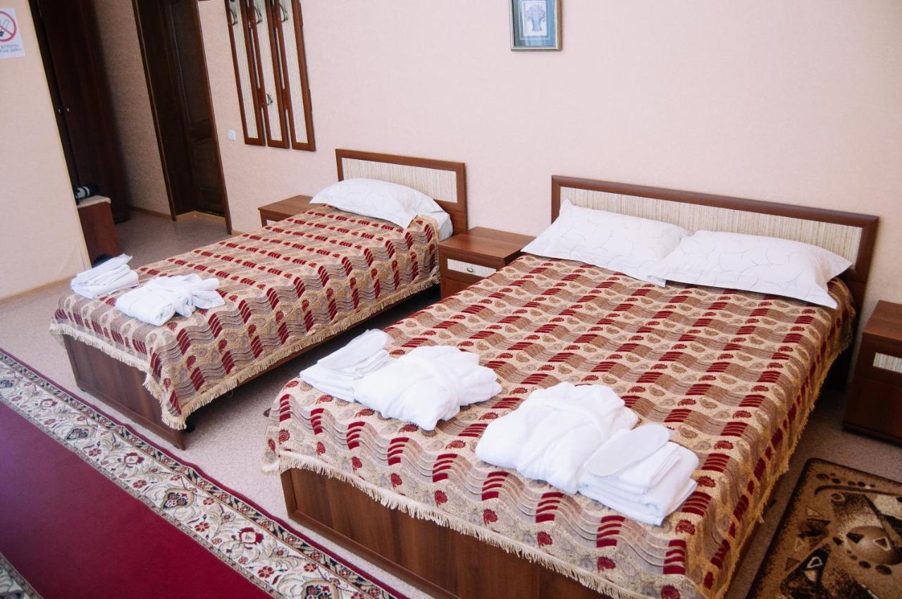 Mirage Hotel Qostanaj Buitenkant foto